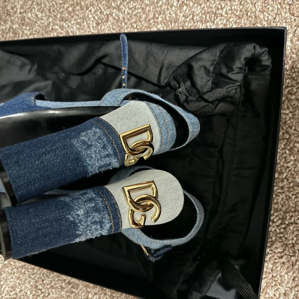 Sandals - Picture 2 of 4